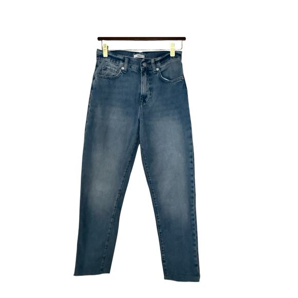 Forever 21 Premium High Waisted Fringe Hem Mom Denim Medium Wash Jeans Size 26 - Picture 1 of 8